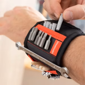 InnovaGoods magnetiline käepael 15 magnetiga kruvide, mutrite ja otsikute hoidmiseks.